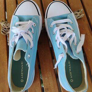 Light Blue Air Walk Women Sz 8 NWOT “Converse like” flat ankle height lite blu